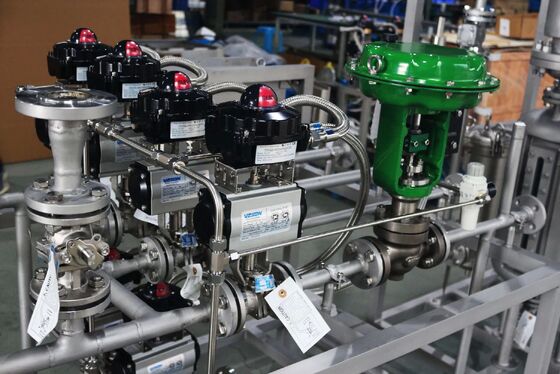 830 71753nm Aktüatör Torklu ve Karbon Çelik, Krom-Molibden Çelik, Paslanmaz Çelik Gövde Malzemeli Basınç Düşürücü Vana Manifoldları için Kızak Montajlı Vana