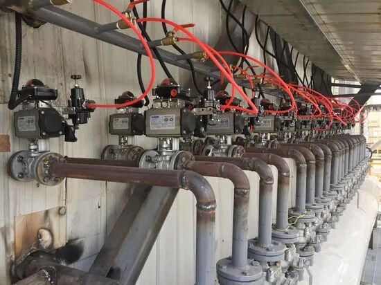 PLC Kontrolü E-Sıvı ve Önemli Yağlar için Otomatik Temizleme ile Çok Başlı Doldurma Makinesi